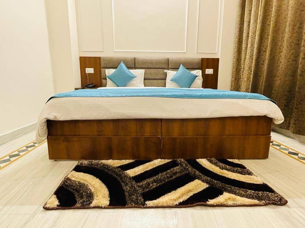 Hotel Dileep42 Lucknow Zewnętrze zdjęcie