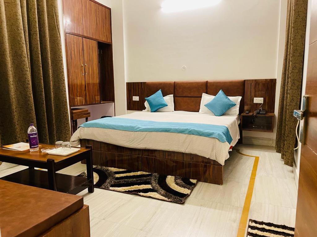Hotel Dileep42 Lucknow Zewnętrze zdjęcie