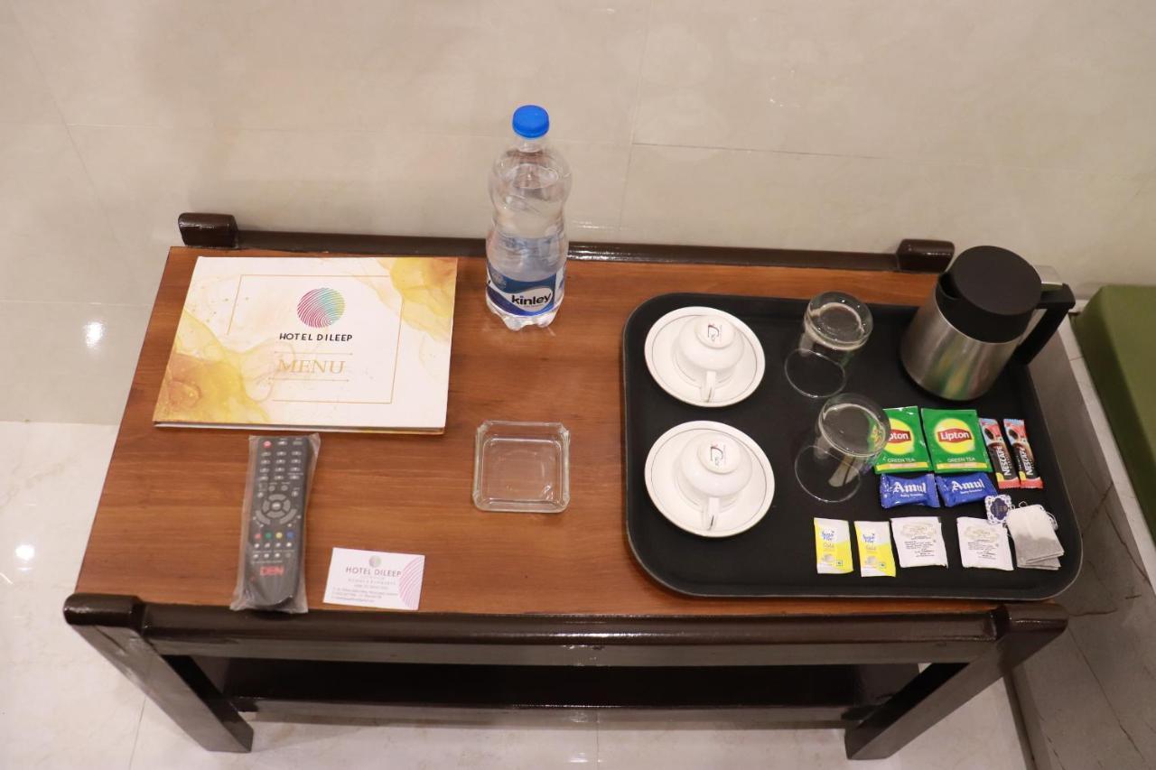 Hotel Dileep42 Lucknow Zewnętrze zdjęcie