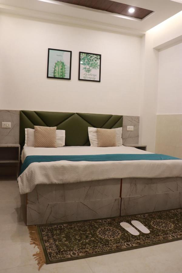 Hotel Dileep42 Lucknow Zewnętrze zdjęcie