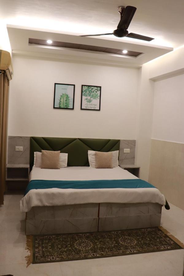 Hotel Dileep42 Lucknow Zewnętrze zdjęcie