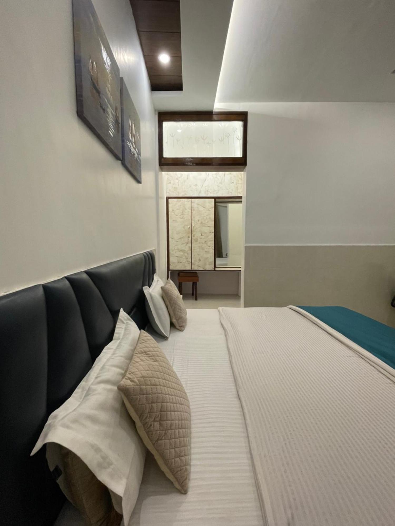 Hotel Dileep42 Lucknow Zewnętrze zdjęcie