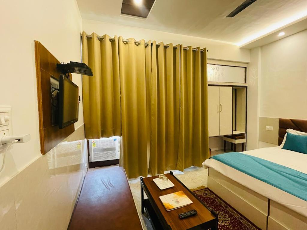 Hotel Dileep42 Lucknow Zewnętrze zdjęcie
