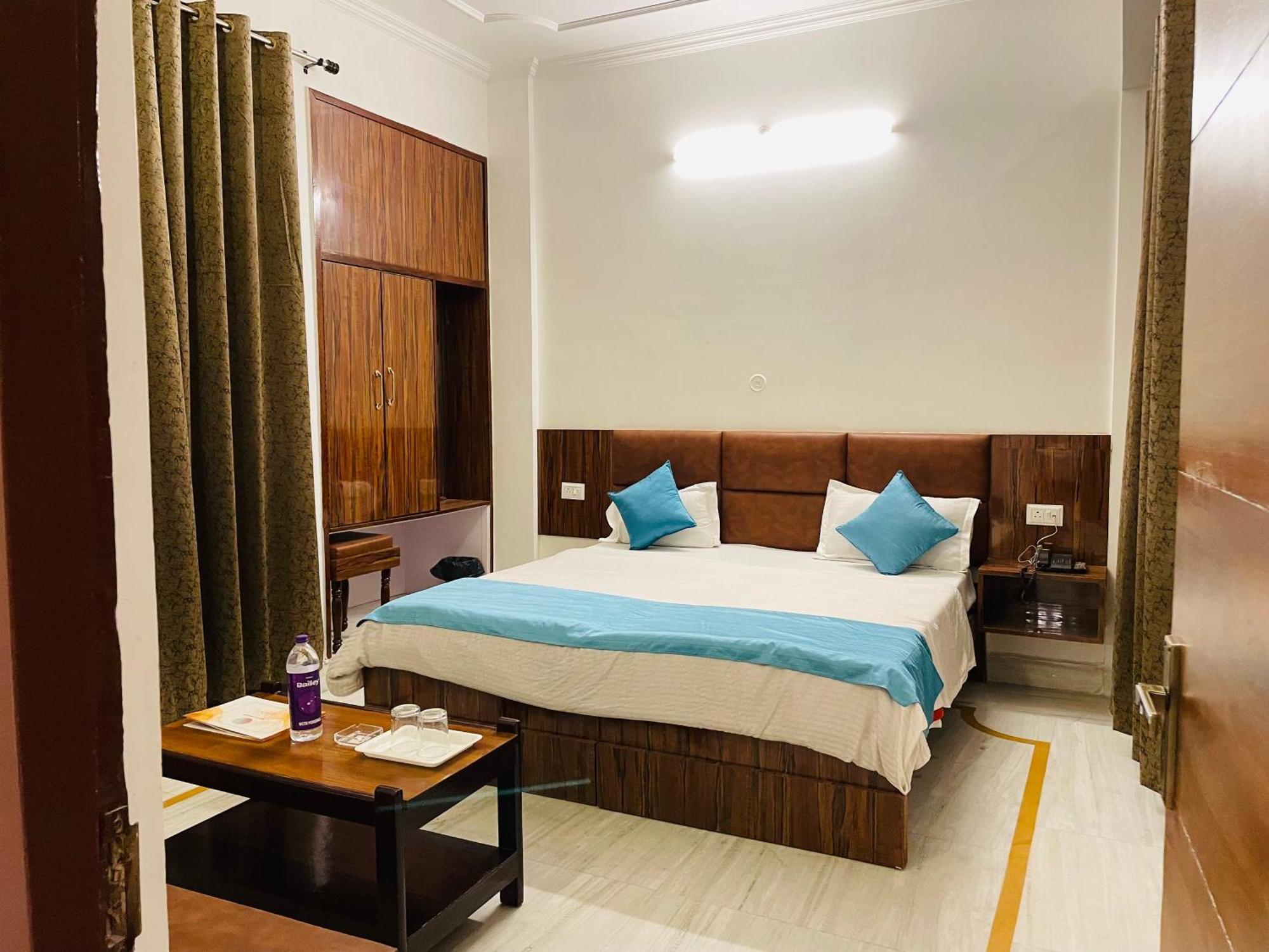 Hotel Dileep42 Lucknow Zewnętrze zdjęcie