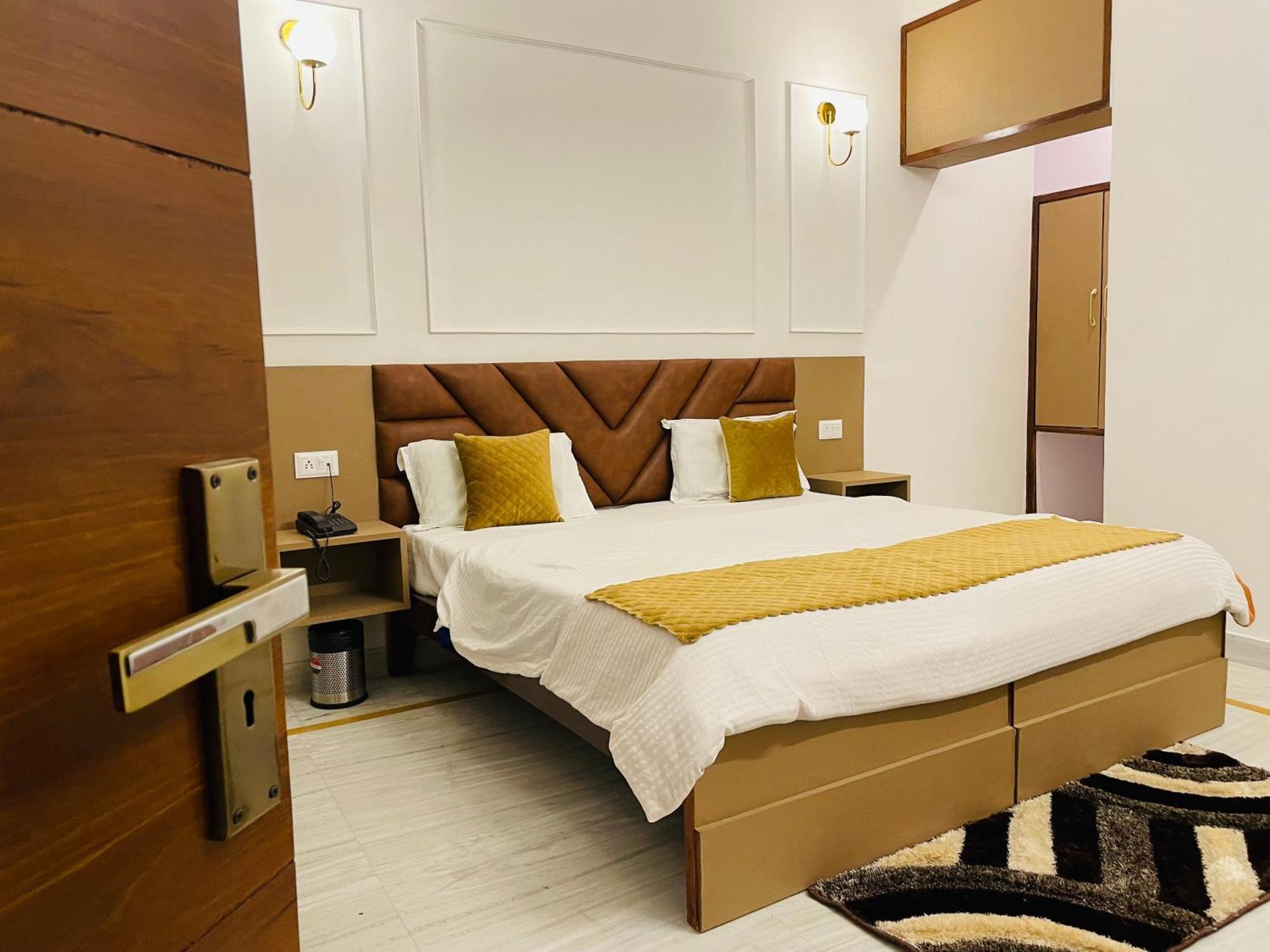 Hotel Dileep42 Lucknow Zewnętrze zdjęcie